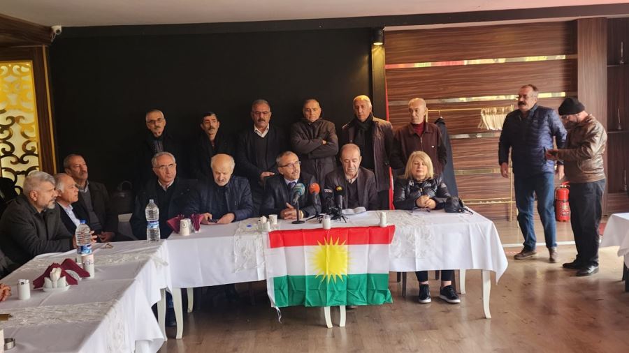 Bayrak operasyonuna bayraklı tepki