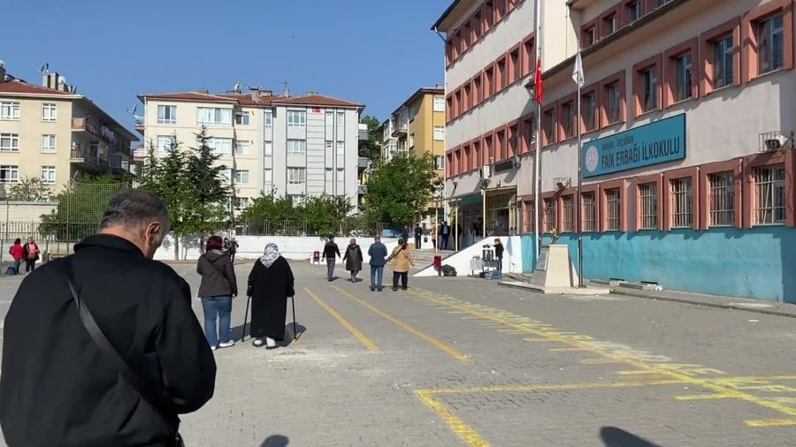Oy verme işlemleri başladı