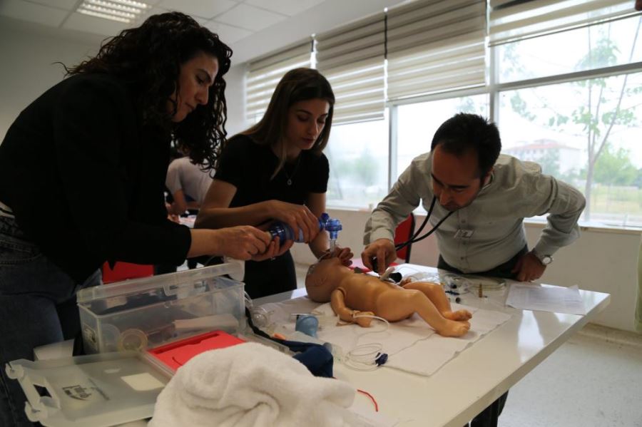 Diyarbakır’da ilk NRP eğitimi düzenlendi