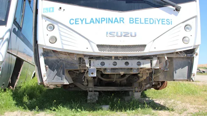 Belediye araçlarının motorları sökülmüş!