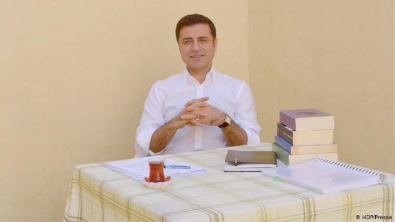 Demirtaş: Ücretsiz elektrik, su, doğal gaz, internet hakkı tanınmalı