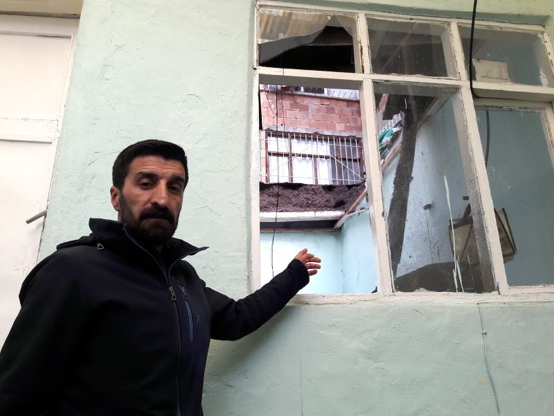 Şiddetli yağmura dayanamadı,çöktü...