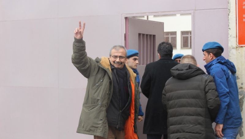 Cezaevinde kalanlar anlattı...
