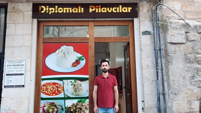 İş bulamayan 3 üniversite mezunu pilavcı oldu: 