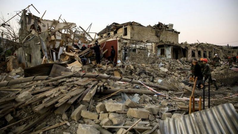 Gence kentine füze saldırısında 13 sivil yaşamını yitirdi