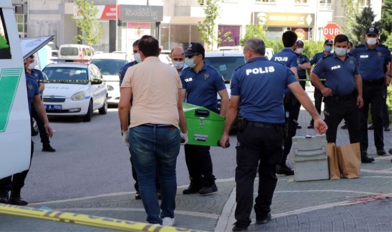 Evlilik teklifini kabul etmeyen kadın öğretmeni öldürdü