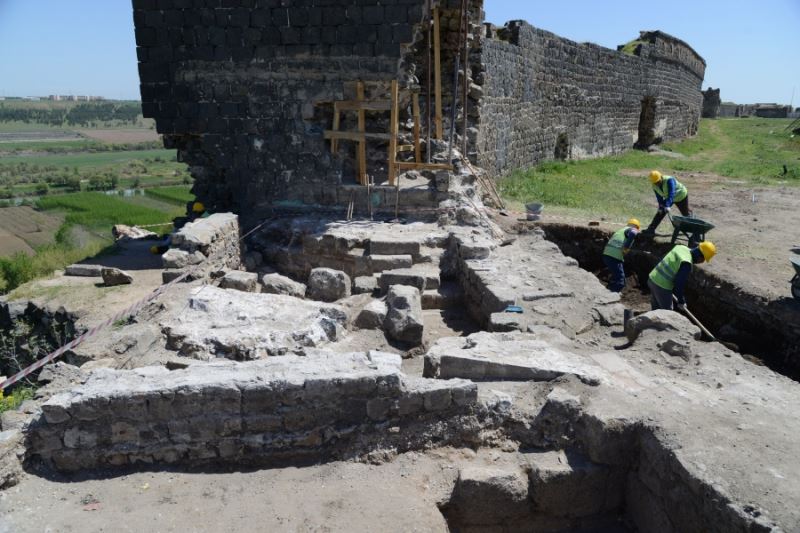 Restorasyonda Sur duvarları ve payanda izleri ortaya çıktı